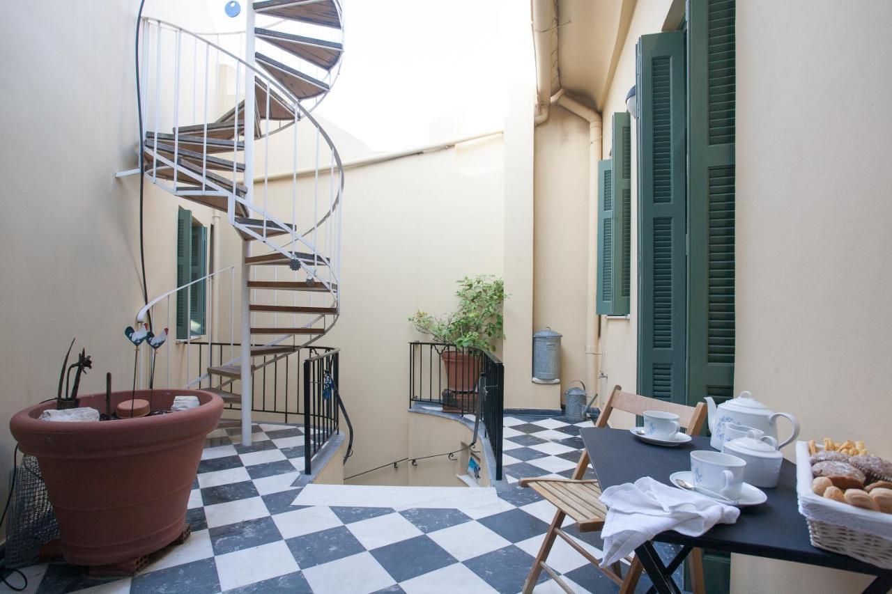 House At The Foothills Of Acropolis Atenas Exterior foto